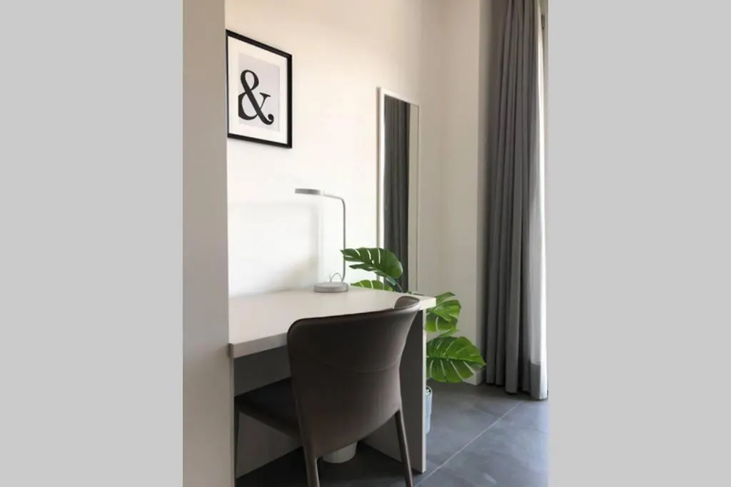 *Central Lakeside Apt*Swimming Pool & Free Parking Peschiera del Garda 0*,